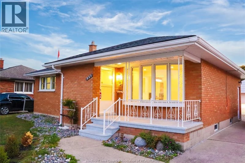 951 RIVERDALE, Windsor, Ontario, N8S4C4, Windsor, Ontario — photo 1 of 5