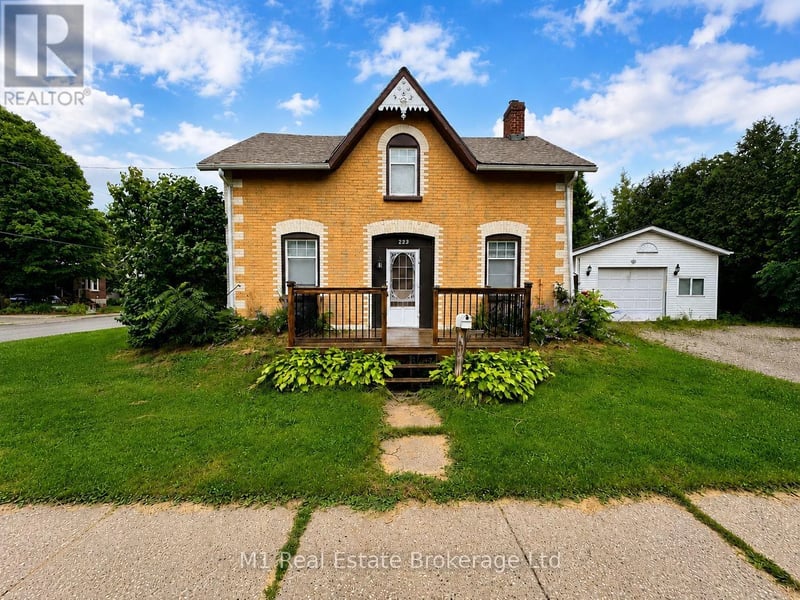 223 ST. GEORGE Street East, Centre Wellington (Fergus), Ontario, N1M1K5, Centre Wellington (Fergus), Ontario — photo 1 of 5