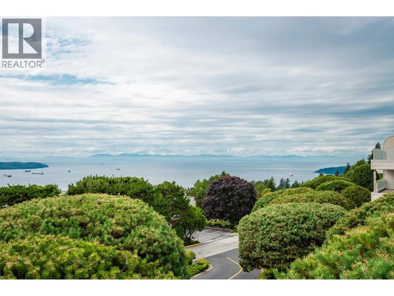 #1 2278 FOLKESTONE Way, West Vancouver, British Columbia, V7S2X7, West Vancouver, British Columbia — photo 1 of 5