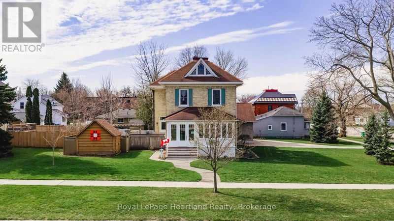67 Elgin Avenue West, Goderich (Goderich (Town)), Ontario, N7A2E1, Goderich (Goderich (Town)), Ontario — photo 1 of 5