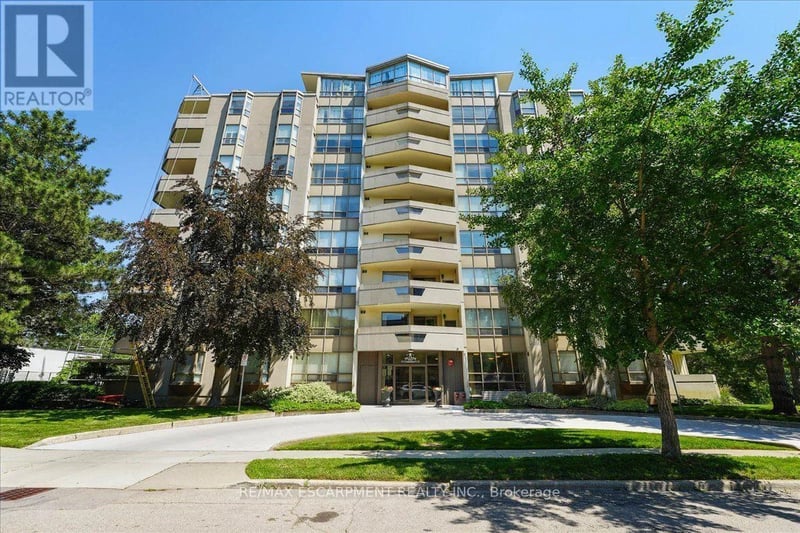#807 8 Village Green Boulevard, Hamilton (Stoney Creek), Ontario, L8G5B8, Hamilton (Stoney Creek), Ontario — photo 1 of 5