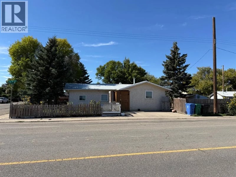 1239 41 Avenue North, Lethbridge, Alberta, T1H6A4, Lethbridge, Alberta — photo 1 of 5