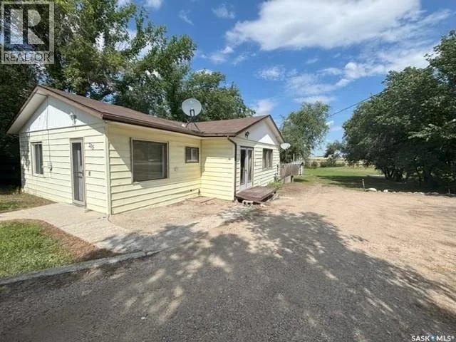 205 3rd AVENUE, Young, Saskatchewan, S0K4Y0, Young, Saskatchewan — photo 1 of 5