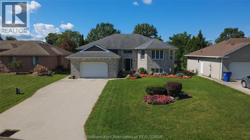 39 MAPLE Street South, Ridgetown, Ontario, N0P2C0, Ridgetown, Ontario — photo 1 of 5