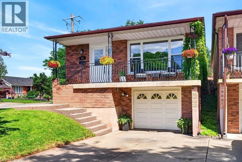 102 BIRCHLAWN Drive, Stoney Creek, Ontario, L8G4B7, Stoney Creek, Ontario — photo 1 of 5