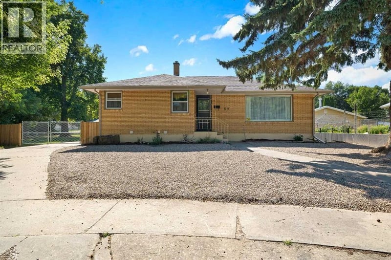 85 Huckvale Crescent Southwest, Medicine Hat, Alberta, T1C0A6, Medicine Hat, Alberta — photo 1 of 5