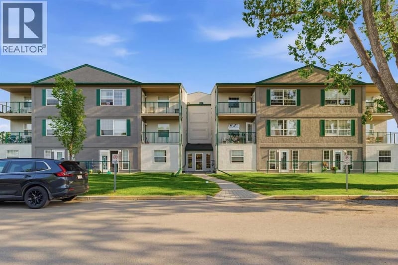 105 7 Avenue Southeast, High River, Alberta, T1V1T8, High River, Alberta — photo 1 of 5