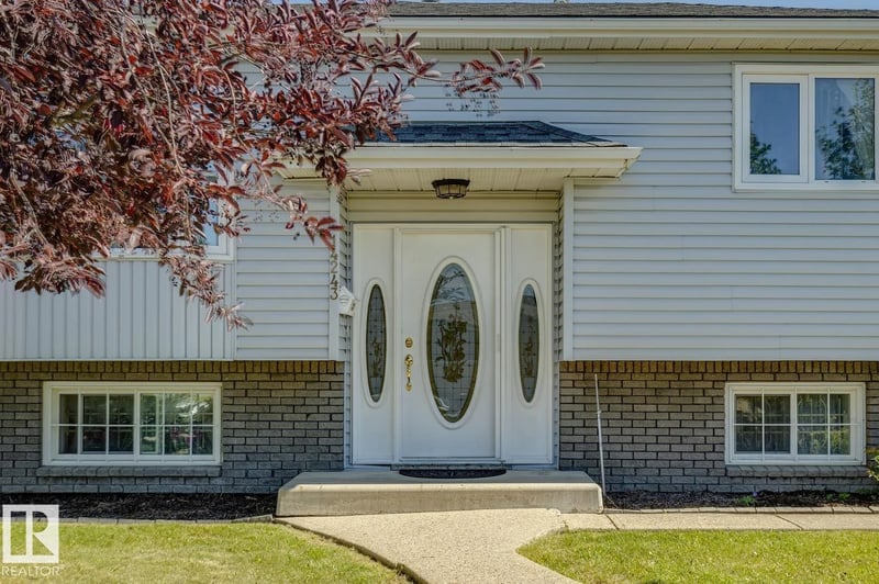 14243 24 ST NW, Edmonton, Alberta, T5Y1G2, Edmonton, Alberta — photo 1 of 5