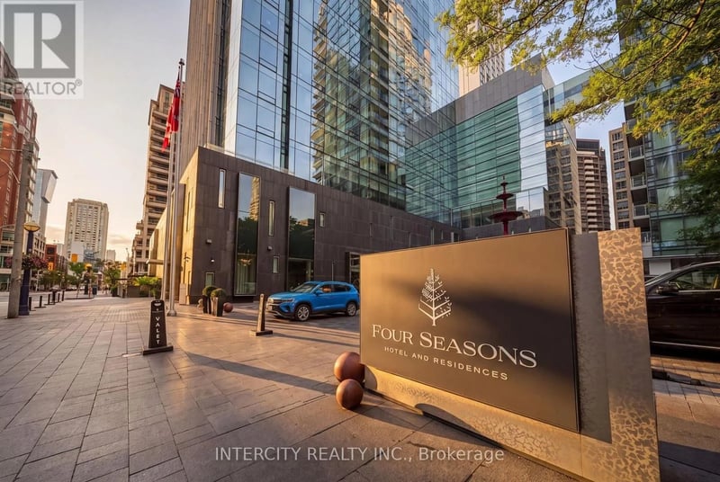 #4001 50 Yorkville Avenue, Toronto (Annex), Ontario, M4W0A3, Toronto (Annex), Ontario — photo 1 of 5