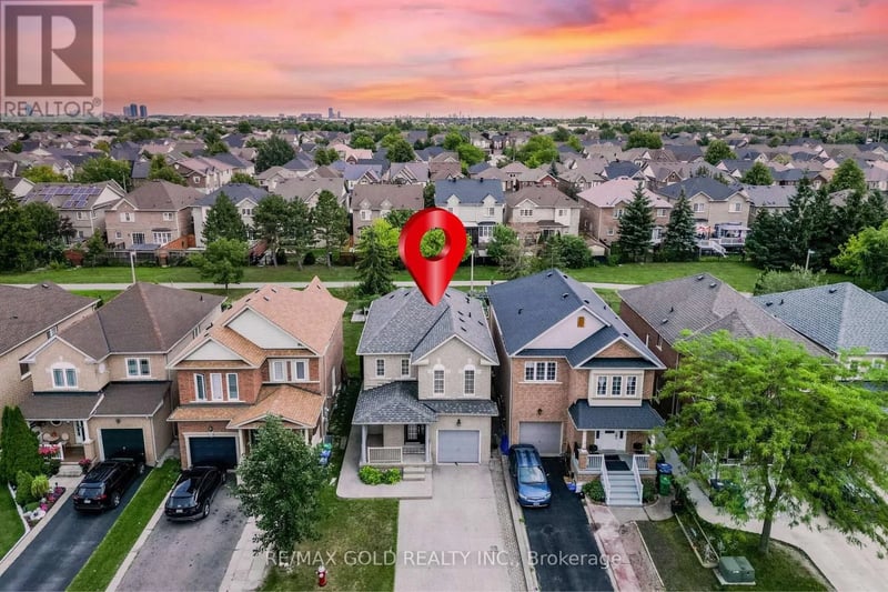 48 Redfinch Way, Brampton (Fletcher's Meadow), Ontario, L7A2B2, Brampton (Fletcher's Meadow), Ontario — photo 1 of 5