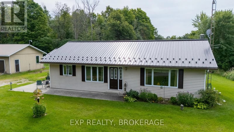 279 Munro Road, Tay Valley, Ontario, K0H2B0, Tay Valley, Ontario — photo 1 of 5