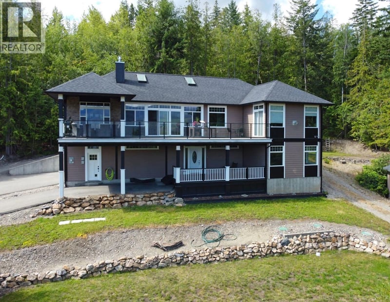 2127 Pleasant Dale Road West, Blind Bay, British Columbia, V0E2W1, Blind Bay, British Columbia — photo 1 of 5