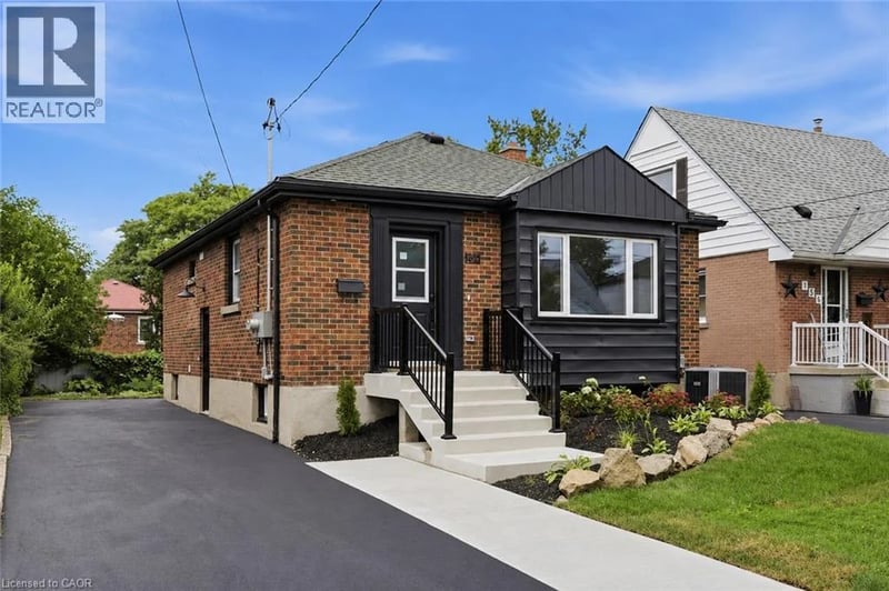 156 EAST 36TH Street, Hamilton, Ontario, L8V3Z4, Hamilton, Ontario — photo 1 of 5