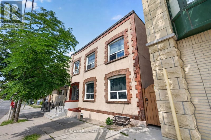 #3 2360 Queen Street East, Toronto (The Beaches), Ontario, M4E1H3, Toronto (The Beaches), Ontario — photo 1 of 5