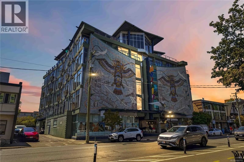 #213 1061 Fort Street, Victoria, British Columbia, V8V5A1, Victoria, British Columbia — photo 1 of 5