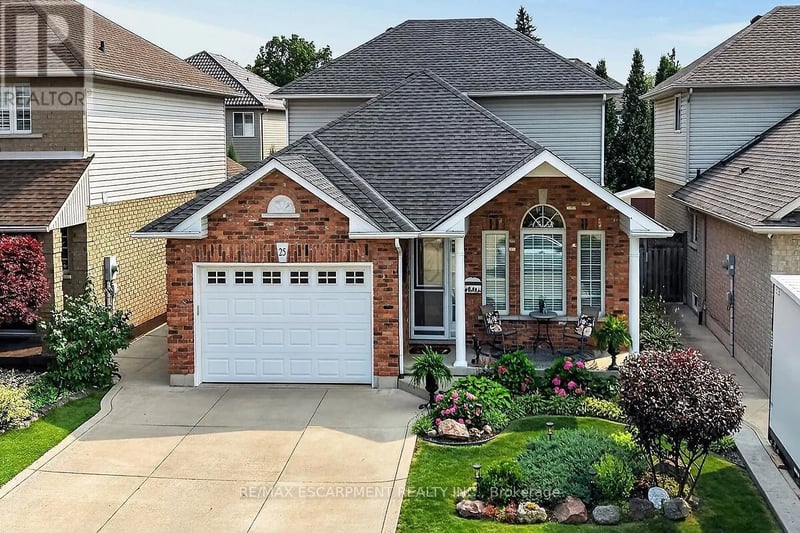 25 Eric Burke Court, Hamilton (Jerome), Ontario, L9A5J9, Hamilton (Jerome), Ontario — photo 1 of 5