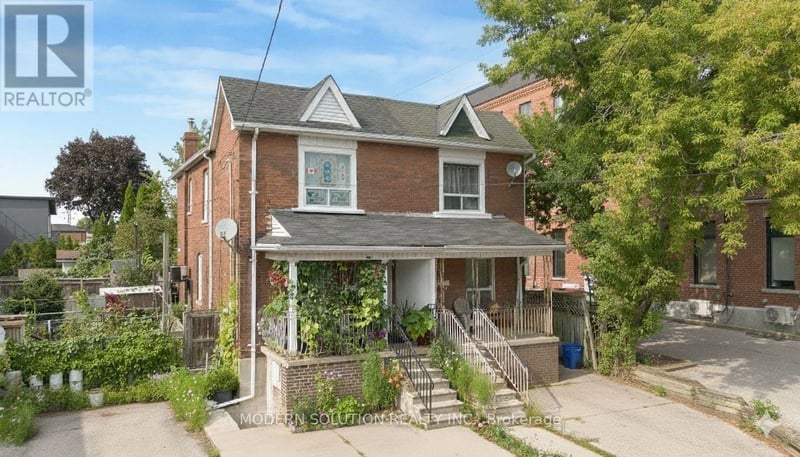 2 Rockwell Avenue, Toronto (Weston-Pellam Park), Ontario, M6N1N3, Toronto (Weston-Pellam Park), Ontario — photo 1 of 5