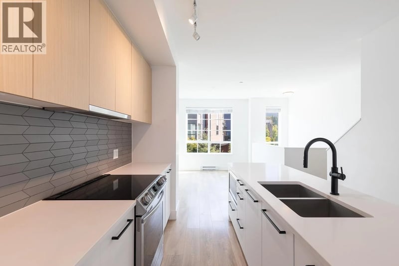 38006 FAIRWATER Place, Squamish, British Columbia, V8B2A1, Squamish, British Columbia — photo 1 of 5