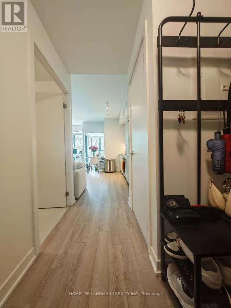 #310 250 Lawrence Avenue West, Toronto (Lawrence Park North), Ontario, M5M1B2, Toronto (Lawrence Park North), Ontario — photo 1 of 5