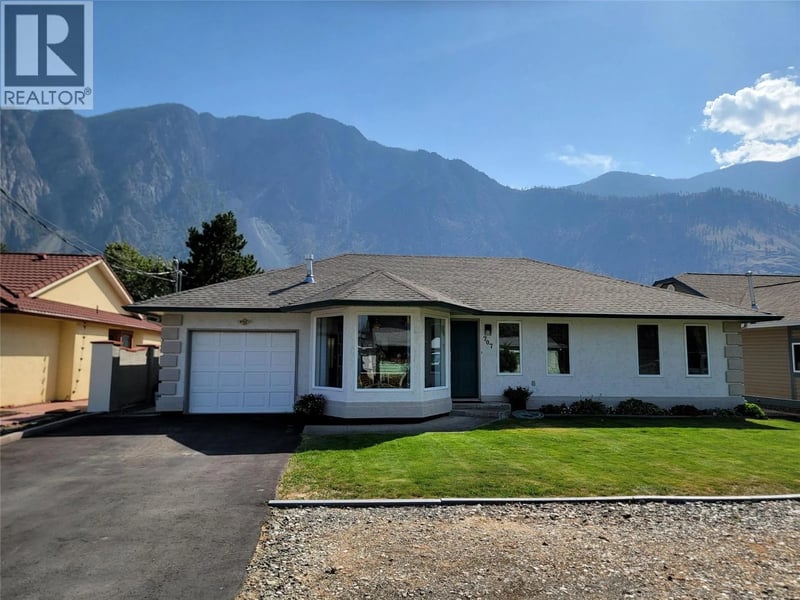 707 12th Avenue, Keremeos, British Columbia, V0X1N3, Keremeos, British Columbia — photo 1 of 5