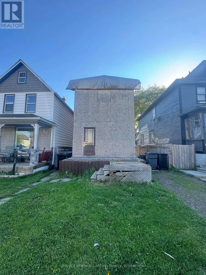 525 McIntosh Street, Thunder Bay (East End), Ontario, P7C3A1, Thunder Bay (East End), Ontario — photo 1 of 5