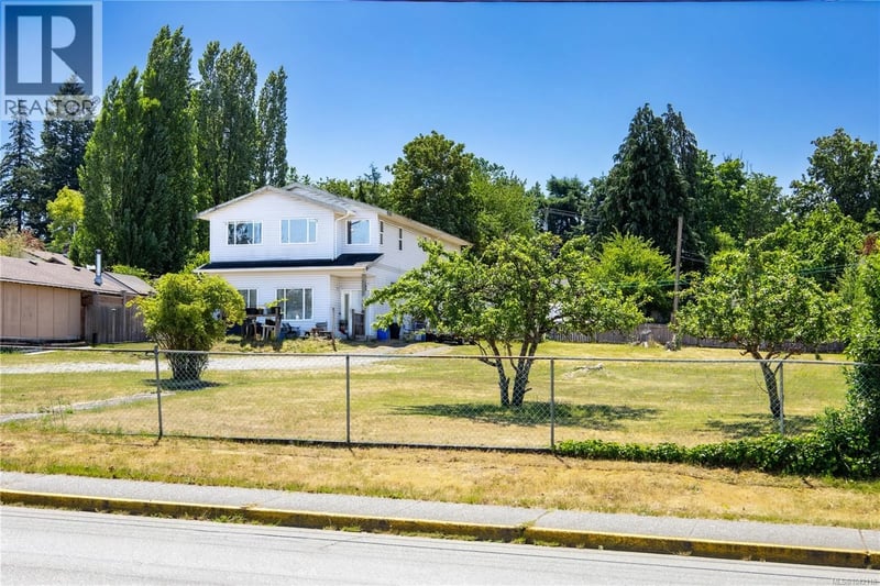859 9th Avenue, Campbell River, British Columbia, V9W4B4, Campbell River, British Columbia — photo 1 of 5