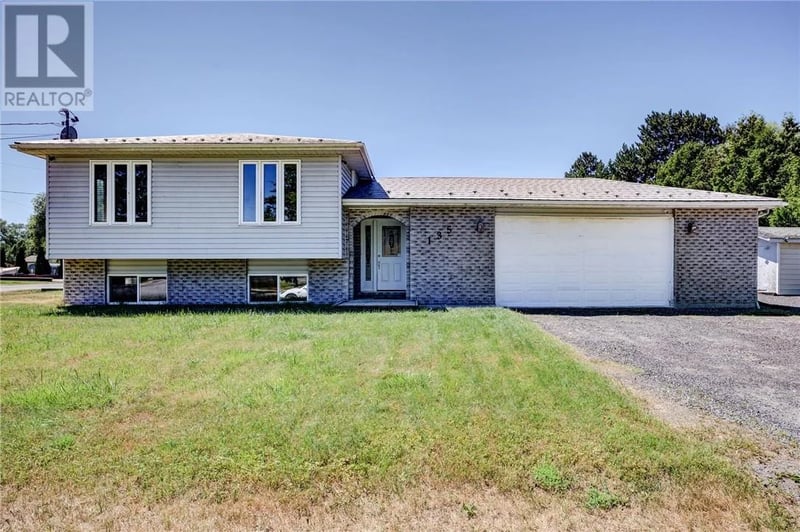135 Ellen Street, Azilda, Ontario, P0M1B0, Azilda, Ontario — photo 1 of 5