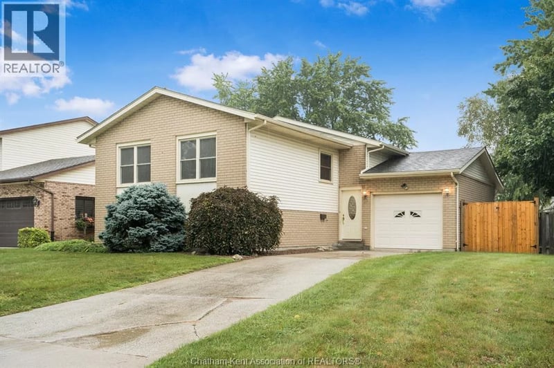 15 MONARCH Drive, Chatham, Ontario, N7L5G6, Chatham, Ontario — photo 1 of 5