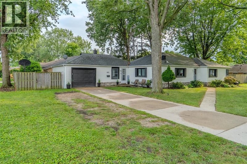 805 Roselawn Drive, Windsor, Ontario, N9E1K7, Windsor, Ontario — photo 1 of 5