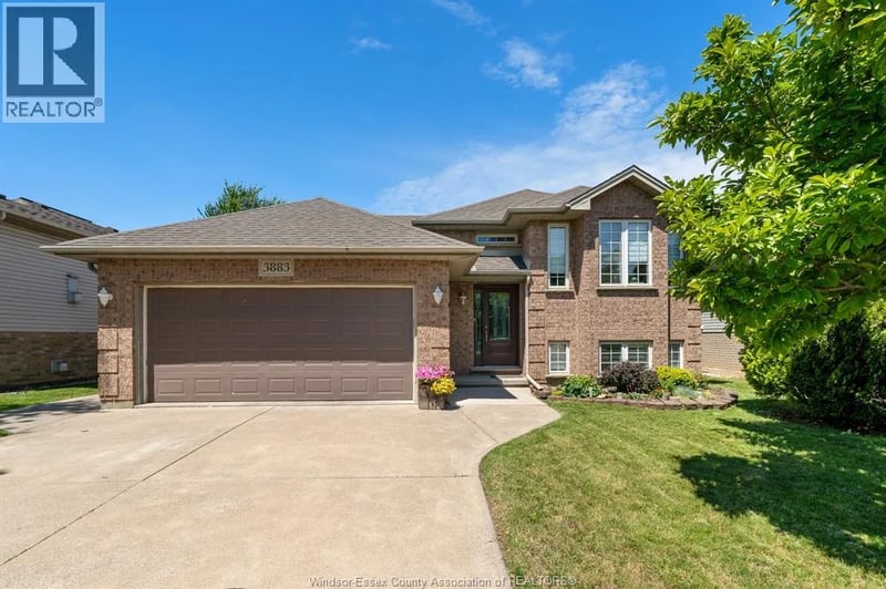 3883 Aristotle Crescent, Windsor, Ontario, N9G2N9, Windsor, Ontario — photo 1 of 5