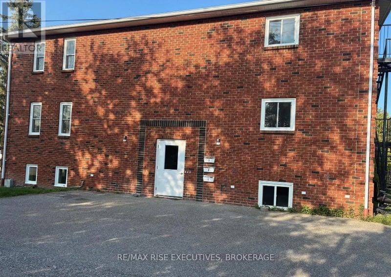 #3 565 Emma Street, Gananoque, Ontario, K7G2Y6, Gananoque, Ontario — photo 1 of 5