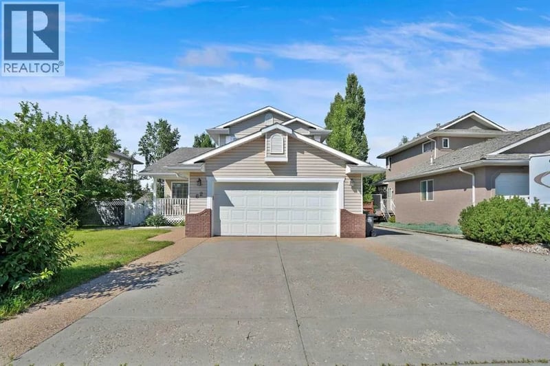 62 West Mitford Crescent, Cochrane, Alberta, T4C1L2, Cochrane, Alberta — photo 1 of 5