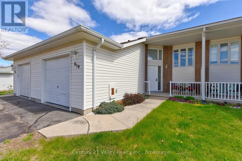 439 Mayhew Street, Renfrew, Ontario, K7V4L4, Renfrew, Ontario — photo 1 of 5