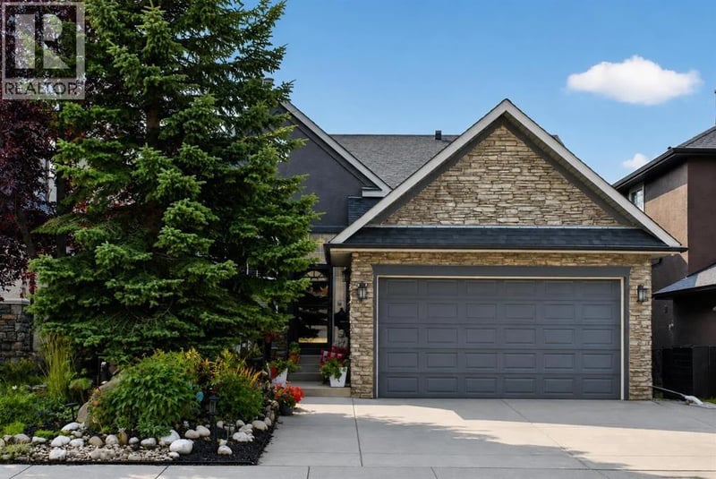 44 Strathlea Close Southwest, Calgary, Alberta, T3H5C6, Calgary, Alberta — photo 1 of 5