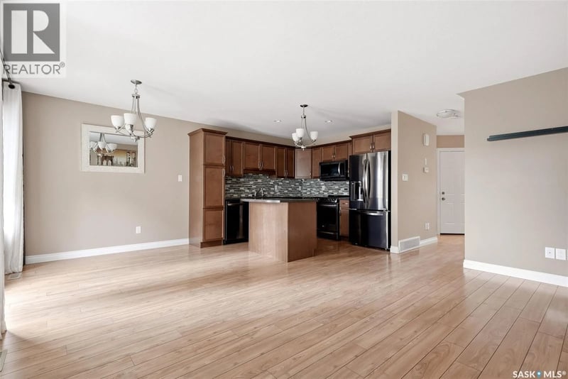 837 Connaught STREET, Regina, Saskatchewan, S4T6S3, Regina, Saskatchewan — photo 1 of 5