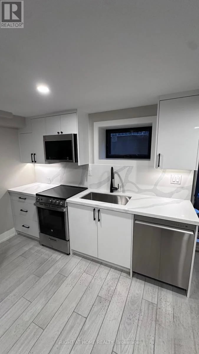 #B 500 Salem Avenue North, Toronto (Dovercourt-Wallace Emerson-Junction), Ontario, M6H3E1, Toronto (Dovercourt-Wallace Emerson-Junction), Ontario — photo 1 of 5