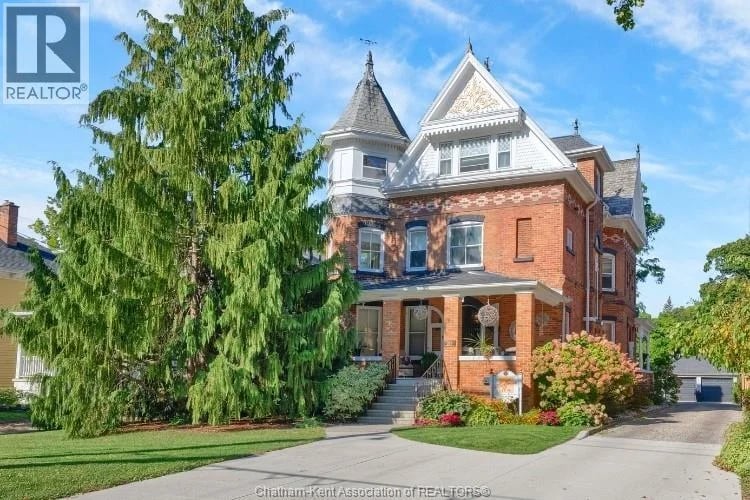 325 Wellington Street West, Chatham, Ontario, N7M1K2, Chatham, Ontario — photo 1 of 5
