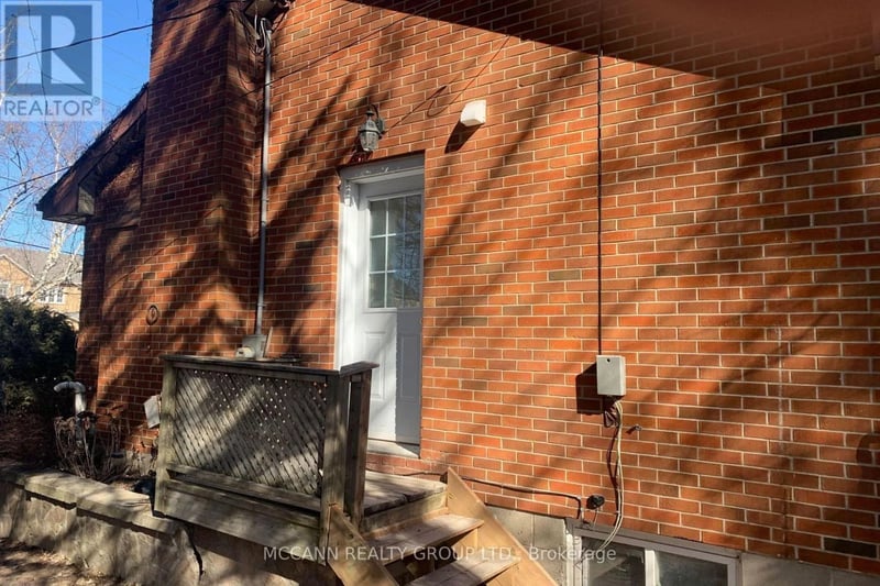 #B 562 Mulock Court, Newmarket (Gorham-College Manor), Ontario, L3Y5H2, Newmarket (Gorham-College Manor), Ontario — photo 1 of 5