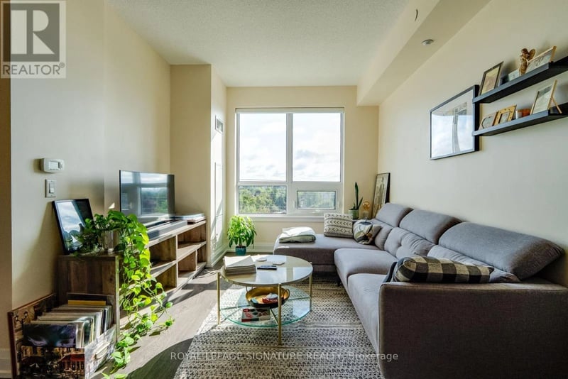 #518 7900 Bathurst Street, Vaughan (Beverley Glen), Ontario, L4J0J9, Vaughan (Beverley Glen), Ontario — photo 1 of 5