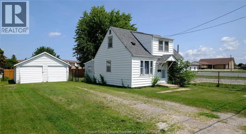 31 Maidstone Avenue East, Essex, Ontario, N8M2J3, Essex, Ontario — photo 1 of 5