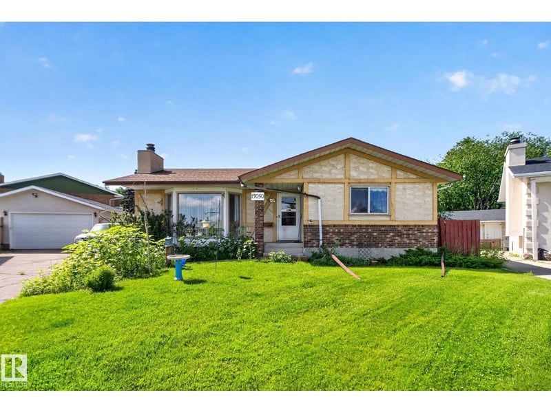 13050 32A ST NW, Edmonton, Alberta, T5A3E5, Edmonton, Alberta — photo 1 of 5