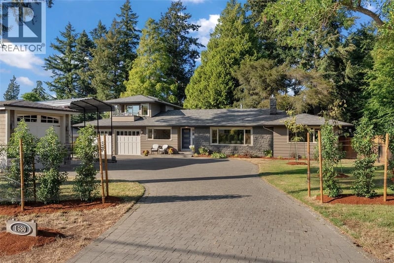 1680 Ash Road, Saanich, British Columbia, V5C4B3, Saanich, British Columbia — photo 1 of 5