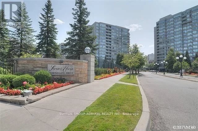 #1002 11 Townsgate Drive, Vaughan (Crestwood-Springfarm-Yorkhill), Ontario, L4J8G4, Vaughan (Crestwood-Springfarm-Yorkhill), Ontario — photo 1 of 5