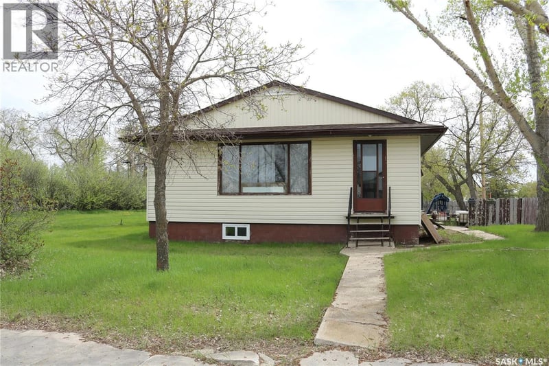 202 Main STREET, Young, Saskatchewan, S0K4Y0, Young, Saskatchewan — photo 1 of 5