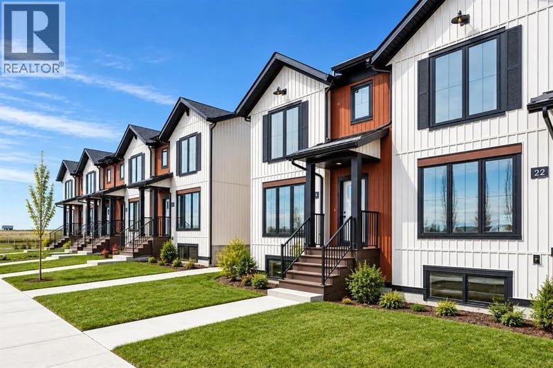 36 Station Drive, Sylvan Lake, Alberta, T4S0W7, Sylvan Lake, Alberta — photo 1 of 5