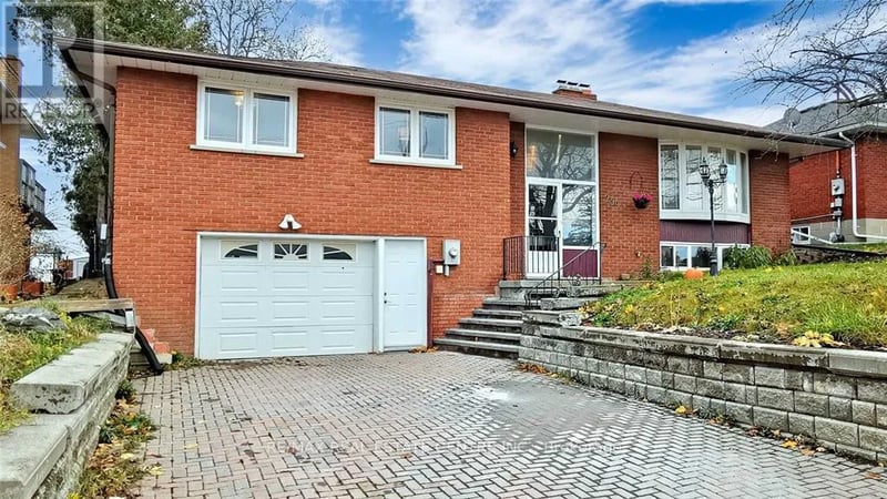 259 Simcoe Road, Bradford West Gwillimbury (Bradford), Ontario, L3Z1Y5, Bradford West Gwillimbury (Bradford), Ontario — photo 1 of 5