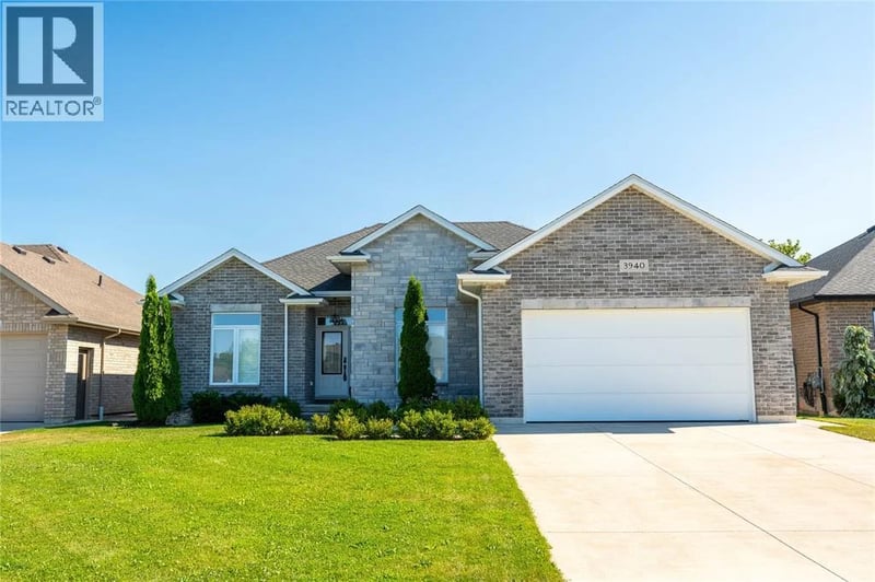 3940 ARIE Court, Plympton-Wyoming, Ontario, N0N1E0, Plympton-Wyoming, Ontario — photo 1 of 5