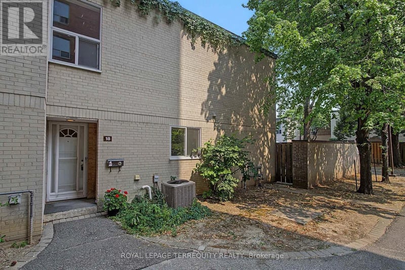 #18 11 Four Winds Drive, Toronto (York University Heights), Ontario, M3J1K7, Toronto (York University Heights), Ontario — photo 1 of 5