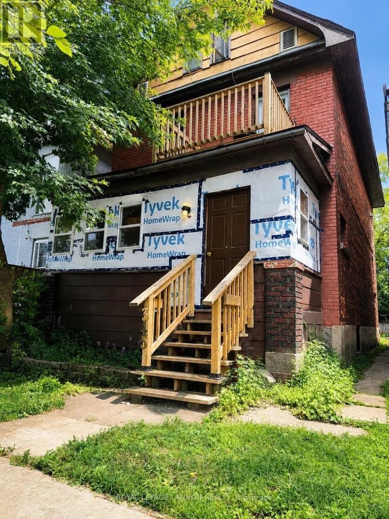 345 Syndicate Avenue North, Thunder Bay (McKeller Park), Ontario, P7C3W4, Thunder Bay (McKeller Park), Ontario — photo 1 of 5