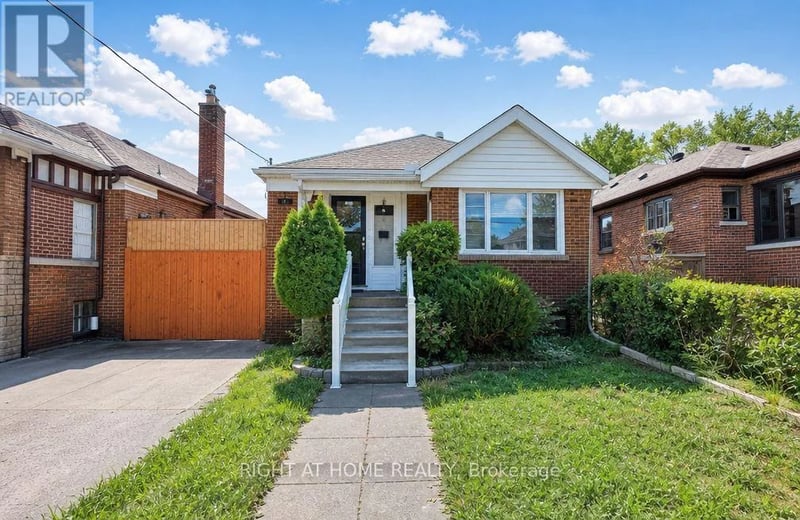 1788 Keele Street, Toronto (Keelesdale-Eglinton West), Ontario, M6M3X1, Toronto (Keelesdale-Eglinton West), Ontario — photo 1 of 5
